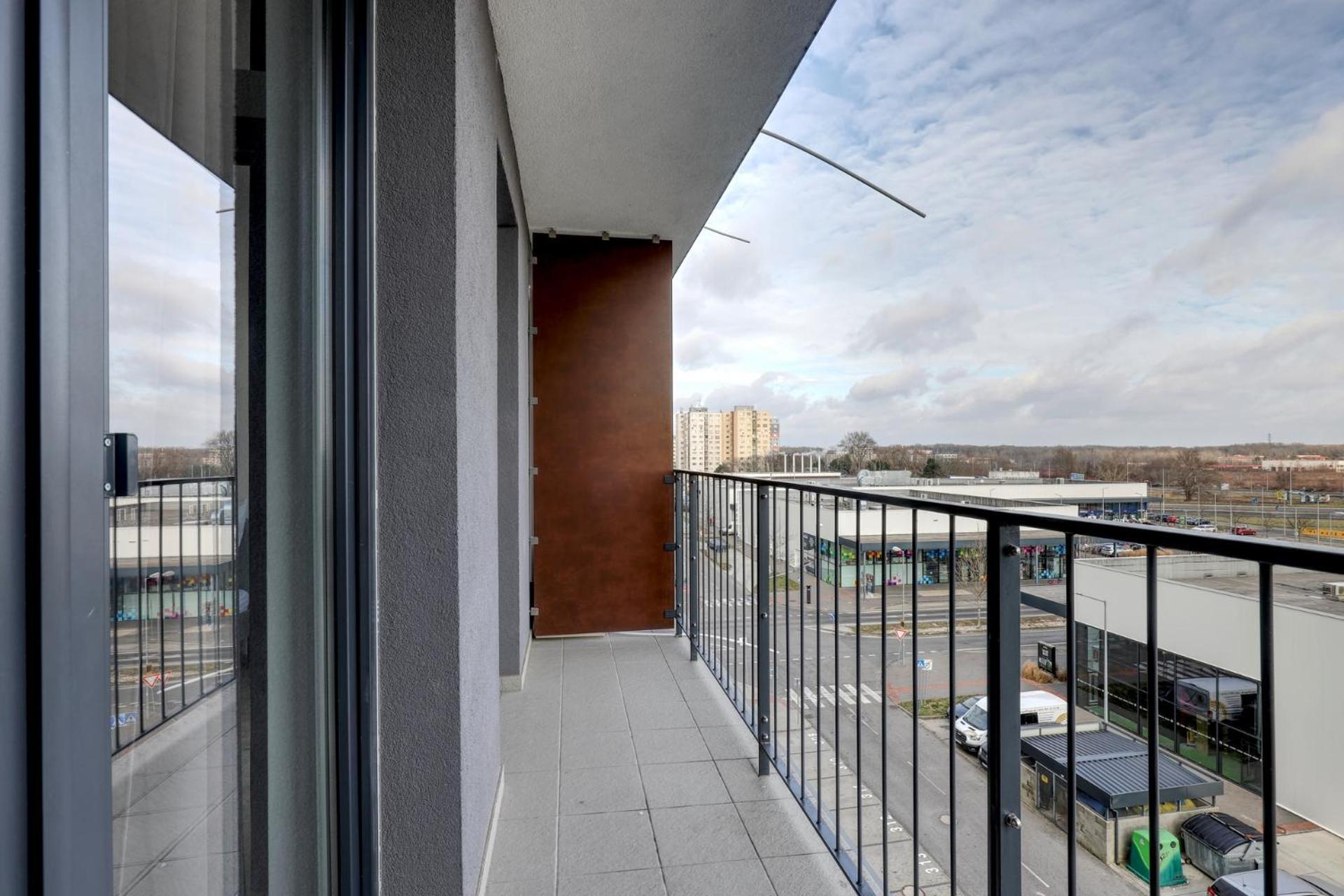 Star Cozy Apartment In A Modern Neighborhood Bratislava Exterior photo